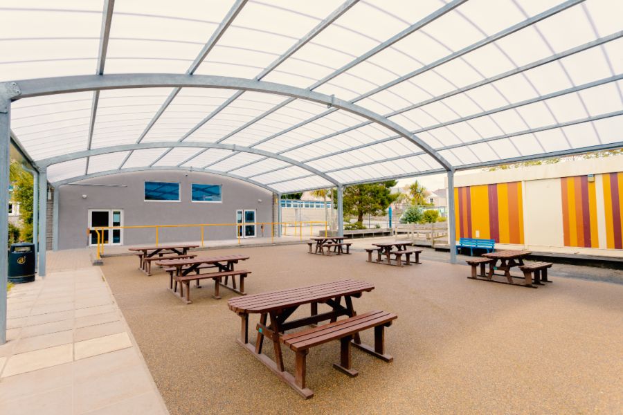 curved roof canopy - mounts bay academy