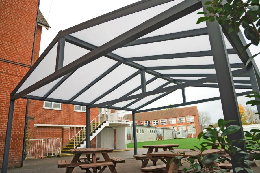 outdoor dining shelter
