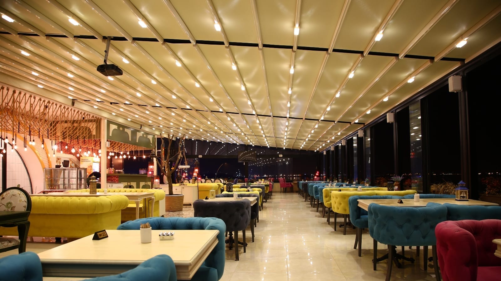 Retractable Restaurant Canopy