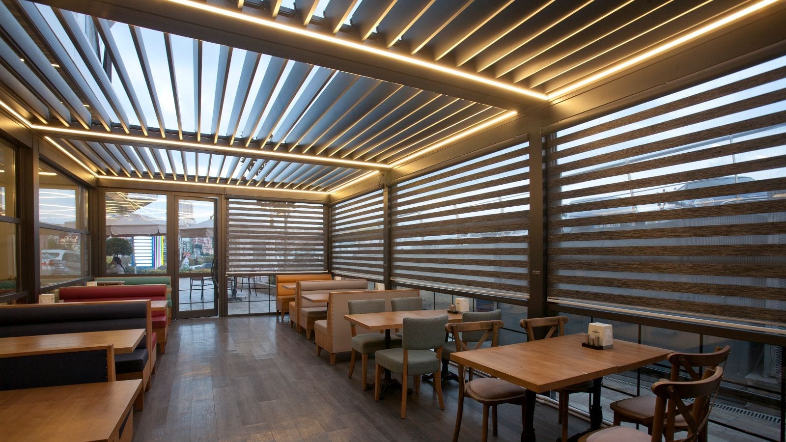 Enclosed Bioclimatic Pergola