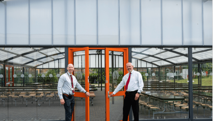 Alfresco Dining Image 2 (Screenshot) Alfresco Dining Image 2 (Screenshot)