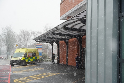 hospital waiting shelter hospital waiting shelter