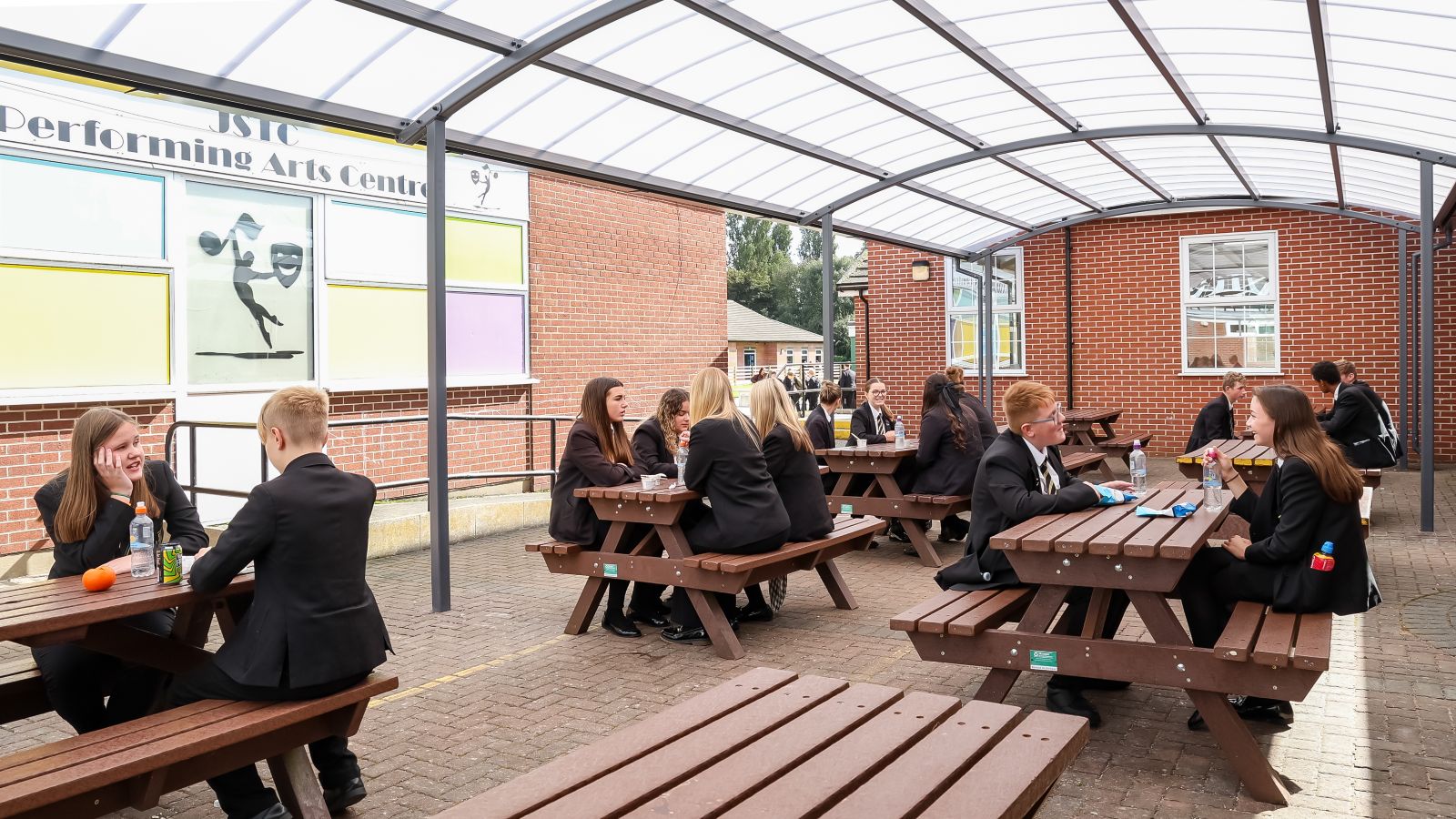 outdoor dining shelter